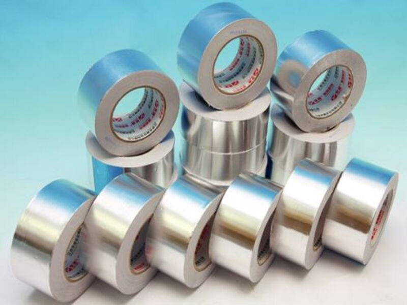 Băng dính bạc - Tổng quan và ứng dụng chuyên sâu 10 Ứng dụng băng dính bạc khổ 43mm trong thi công ống gió điều hòa và điện lạnh